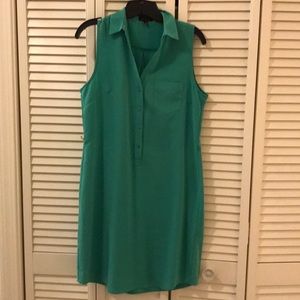 Green limited shirt dress